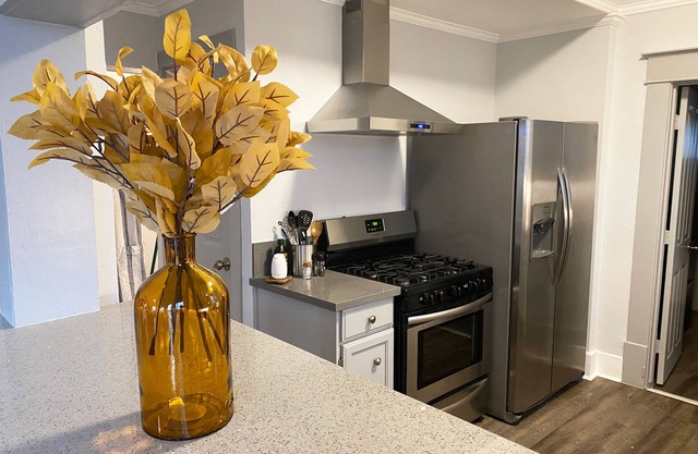 Charming 1930s Arts District Bungalow near the Heights