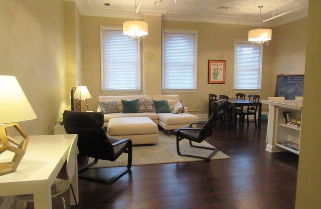 Charming 1BR Albany retreat w/parking & full kitchen, near MVP Arena, Washington Park & dining