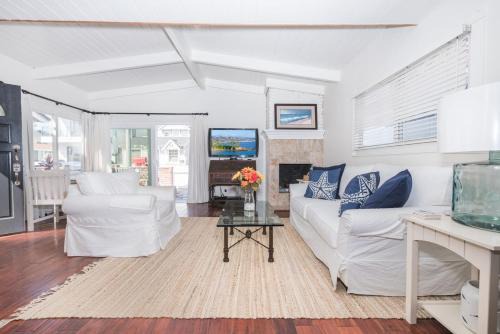 Charming 1Br Beach Cottage W Large Patio One Block To Sand By Beachview Rentals