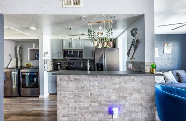 Charming 1BR Condo w/Pool, King Bed & BBQ