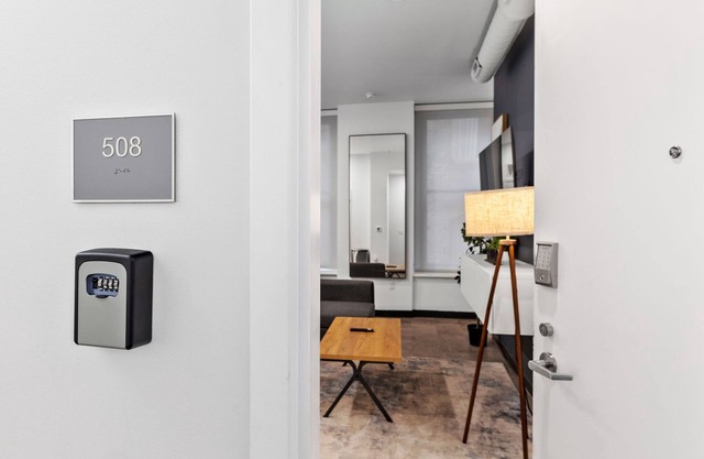 Charming 1BR: Steps to Football Fun!