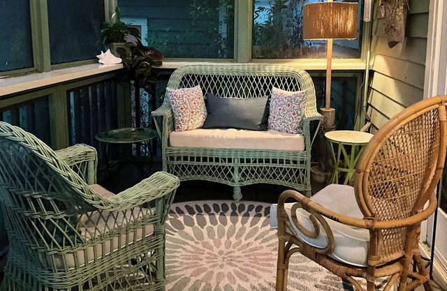 Charming 2/2 Cottage/Golf Cart/Fantastic Location!