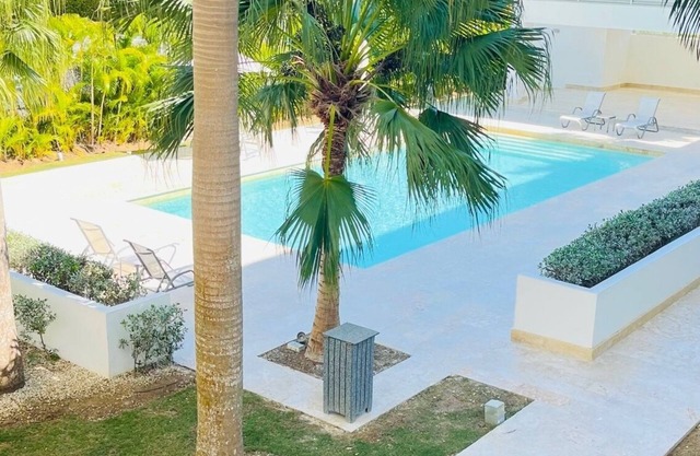Charming 2 Bdr apartment in Puntacana Village, free wifi, pool, near everything.