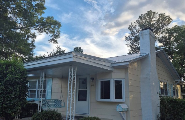 Charming 2-bed/2-bath house within a 15-minute walk to the downtown waterfront.