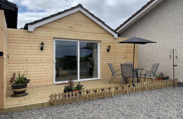 Charming 2-Bed Cabin in Inverness, Scotland