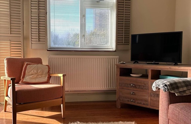 Charming 2-Bed Ground Floor Flat in East Preston – Close to the Beach!