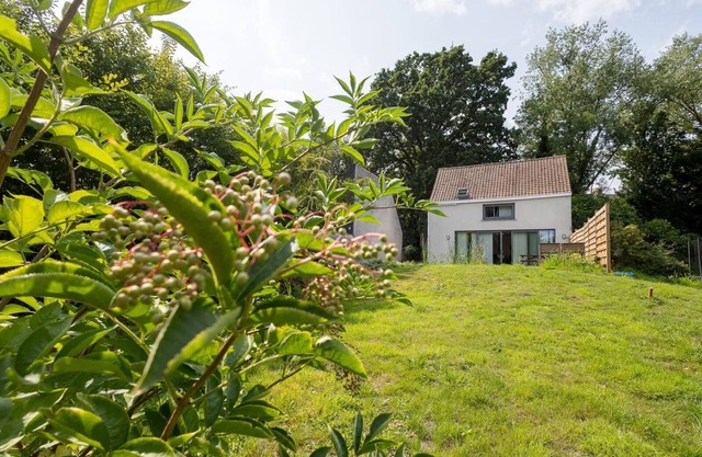 Charming 2-bedroom villa in brilliant Merelbeke-Melle with AC