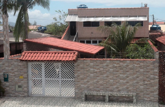Charming 2-bedroom townhome in Balneário Sete de Setembro with WiFi