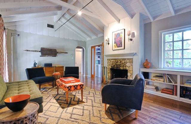 Charming 2-Bedroom Garden Retreat in Valley Village