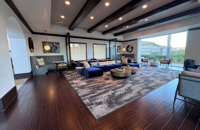Charming 2-bedroom apartment with fitness room, WiFi in superb Santa Clarita