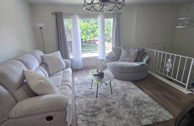 Charming 2 bedroom, 2.5 bath, for your peace and tranquil temporary living