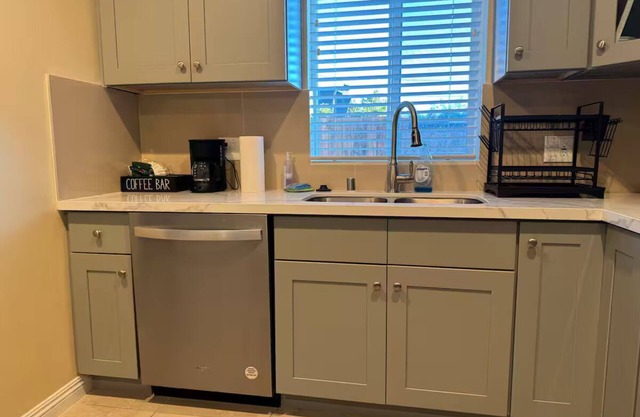 Charming 2-bedroom/3 bathrooms unit in Pasadena with central AC