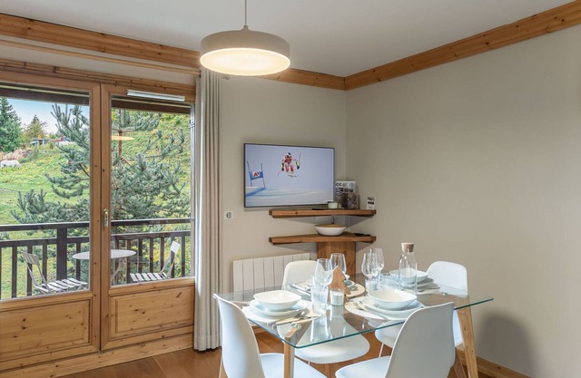 Charming 2-bedroom apartment with parking and Wifi in Courchevel Le Praz