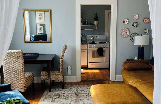 Charming 2-bedroom apartment in the heart of Old Town, Alexandria