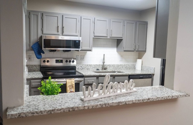 Charming 2-bedroom apartment with AC, WiFi in fabulous Huntsville