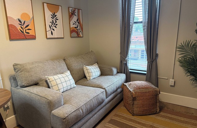 Charming 2-bedroom apartment in Osawatomie! Newly renovated! Great location!