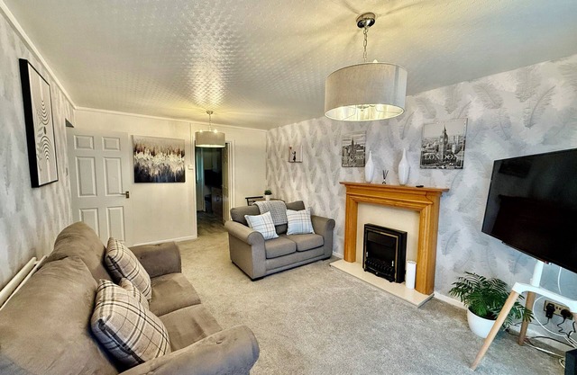 Charming 2-bedroom apartment in Walsgrave Coventry with own entrance and garden