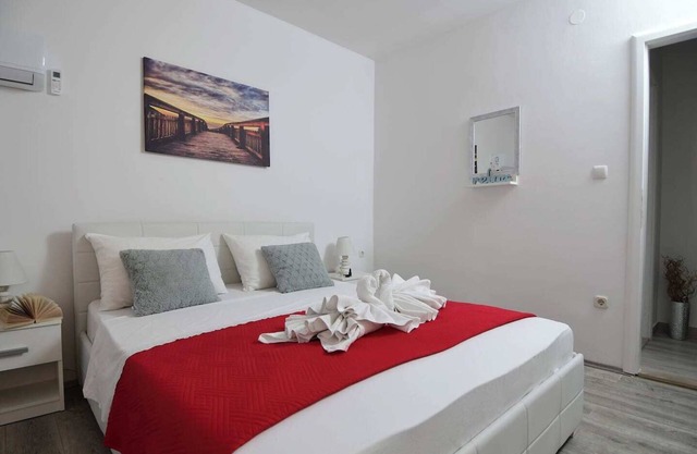 Charming 2-bedroom apartment with WiFi, AC in enchanting Dubrovnik