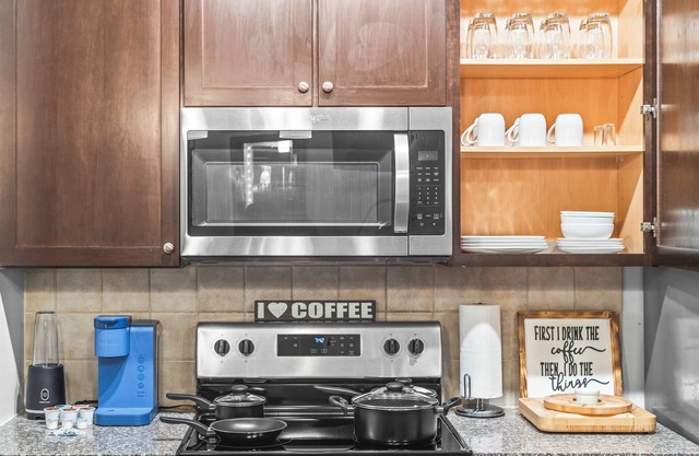 Charming 2-bedroom apartment in cool Atlanta with AC, WiFi