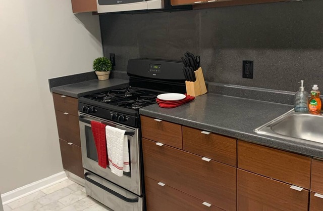 Charming 2-bedroom apartment with AC, WiFi with Pool Access 1808