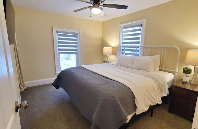 Charming 2-bedroom apartment in delightful Auburn with AC, WiFi, pet friendly