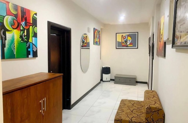 Charming 2-bedroom apartment with WiFi and AC in vibrant Accra