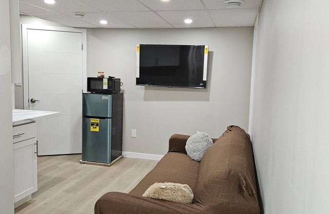 Charming 2-bedroom basement in brilliant Winnipeg with WiFi, AC