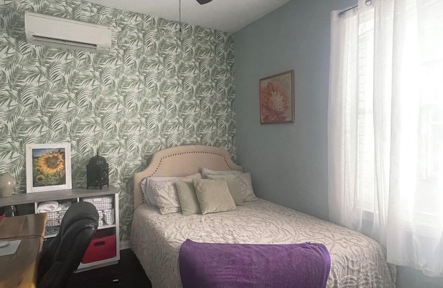 Charming 2-bedroom condo in delightful Louisville