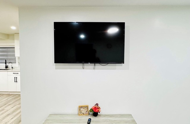 Charming 2-bedroom house with WiFi, AC in fabulous Abbotsford