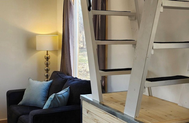 Charming 2-bedroom cabin in rural Onoway