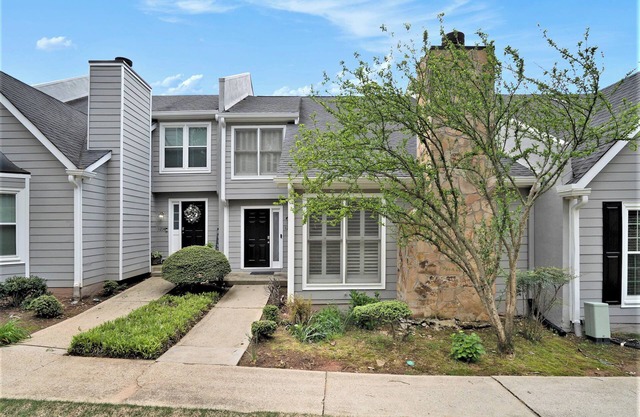 Charming 2-bedroom condo in amazing Midtown Atlanta with AC, WiFi