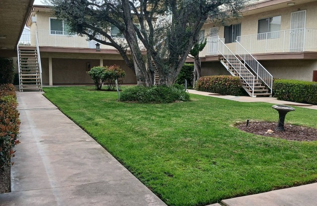 Charming 2-bedroom condo in lovely Lomita with WiFi