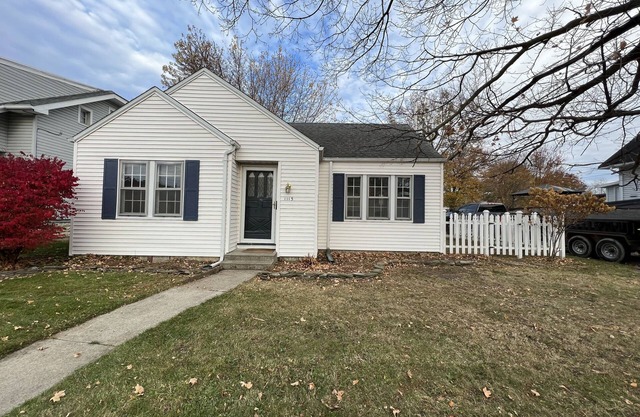 Charming 2 bedroom cottage close to downtown