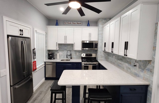 Charming 2-bedroom cottage in delightful Warwick Beach community.