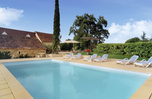 Charming 2 bedroom cottage with pool & views, near Sarlat-la Caneda