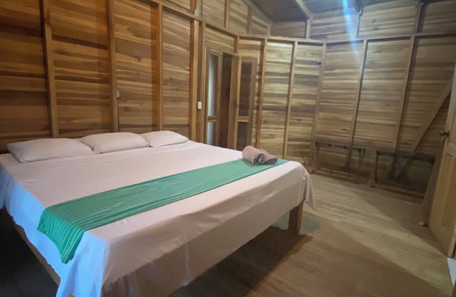 Charming 2-bedroom cottage in delightful Cuajiniquil with WiFi