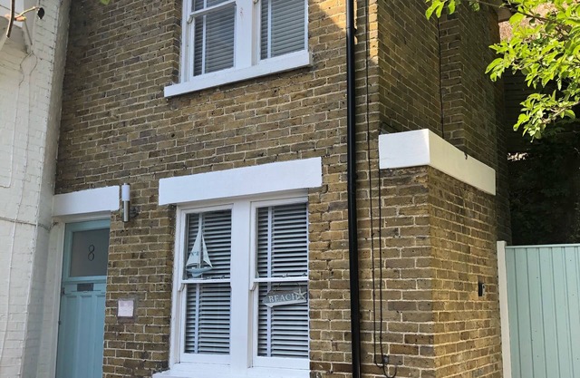 Charming 2 bedroom old fisherman’s cottage 5 minutes walk from the beach