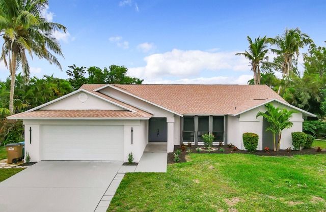 Charming 2-bedroom house in delightful Cape Coral with AC