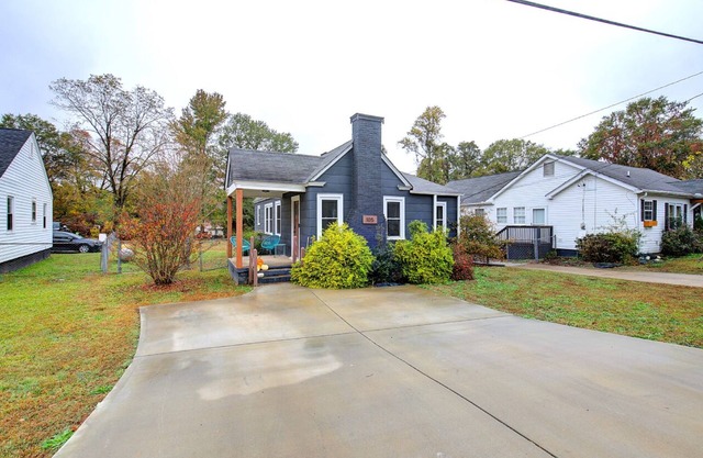 Charming 2-bedroom house with WiFi, AC in amazing Greenville