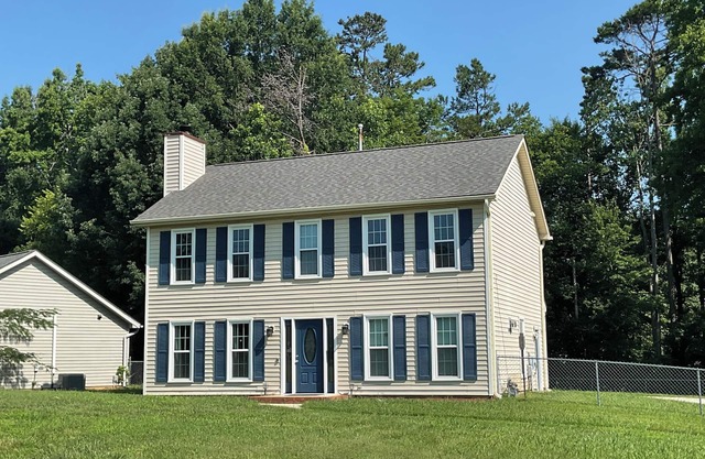 Charming 2-bedroom house in welcoming High Point with WiFi, AC