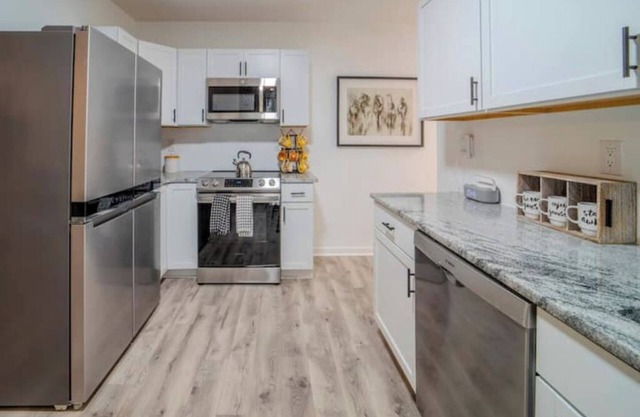 Charming 2-bedroom Home in Louisville, Walk to Churchill!