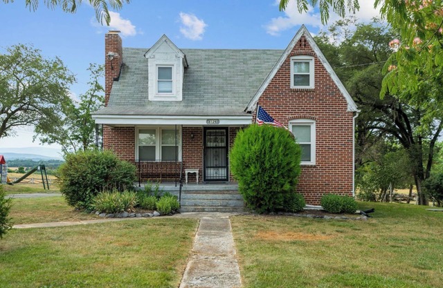 Charming 2-bedroom house with WiFi, AC, Gorgeous Views in serene Middletown
