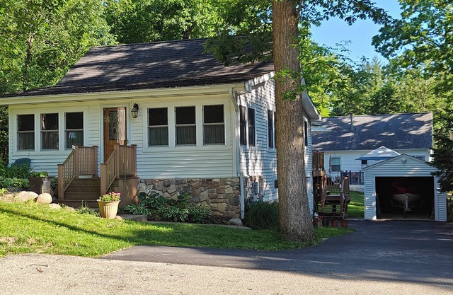 Charming 2-bedroom house with WiFi, AC in delightful Twin Lakes