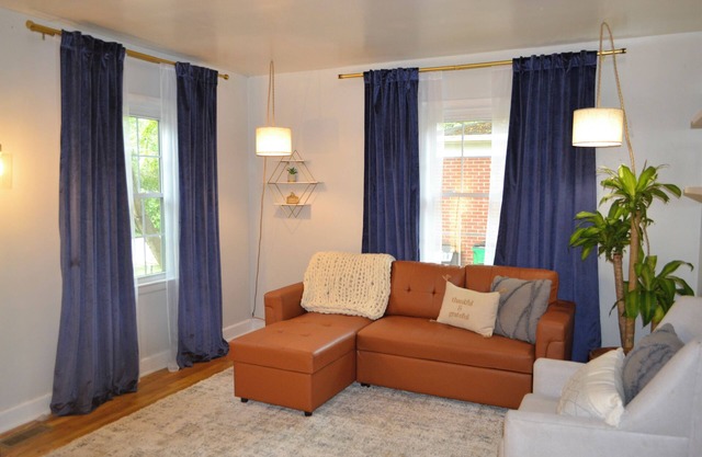 Charming 2-bedroom house with WiFi & AC near uptown Charlotte