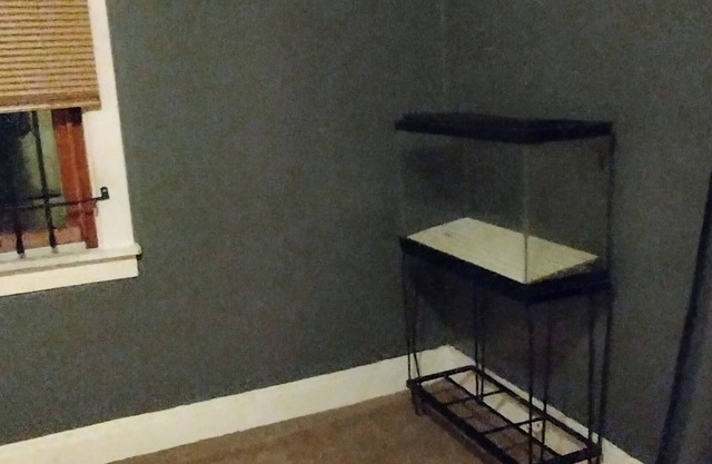 Charming 2-bedroom house with AC, WiFi in awesome Cleveland