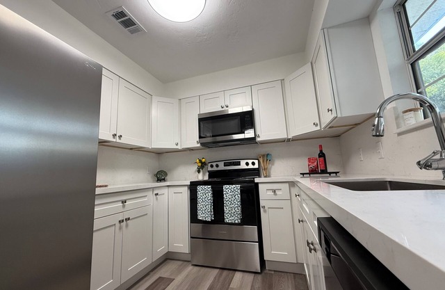 Charming 2-bedroom house with WiFi, AC in fantastic Lake City