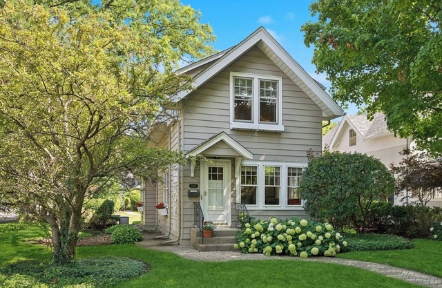 Charming 2-bedroom home in fantastic Winnetka, IL location