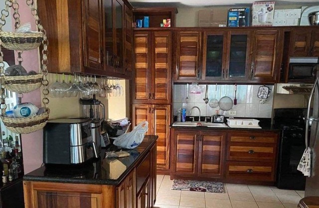 Charming 2-bedroom house in brilliant Belmopan with AC, WiFi