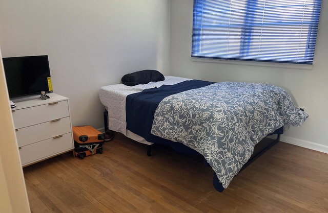 Charming 2-bedroom house with AC, WiFi in Syracuse