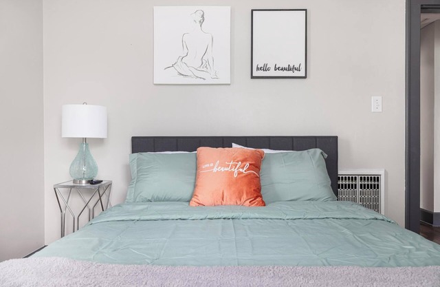 Charming 2-bedroom house with AC in beautiful Bristol